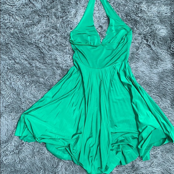 Green halter dress - Picture 2 of 2